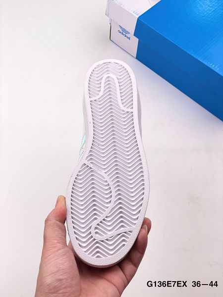 Adidas Superstar 2022新款 三葉草貝殼頭系列男女款運動板鞋